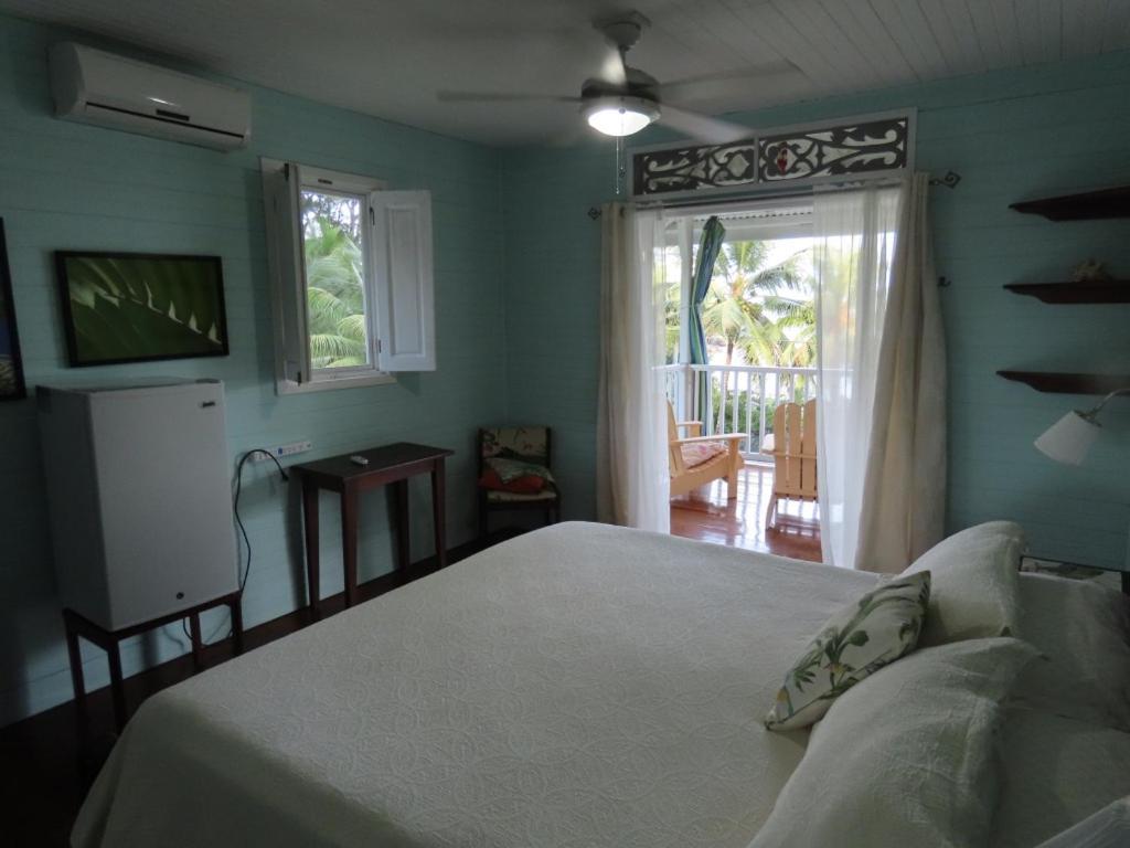 Sand Dollar Beach Bed & Breakfast Bocas del Toro Esterno foto
